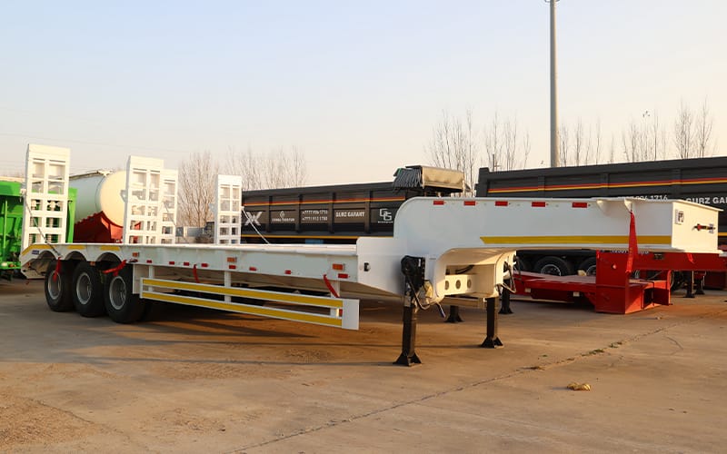 Low-bed semi-trailer platform viewed from the front side