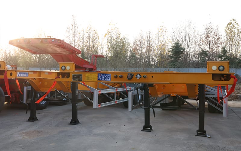 Container skeletal trailer frame and lock area inspection